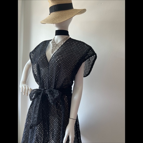 BANANA REPUBLIC Eyelet Dress with Tie Belt - Picture 9 of 10
